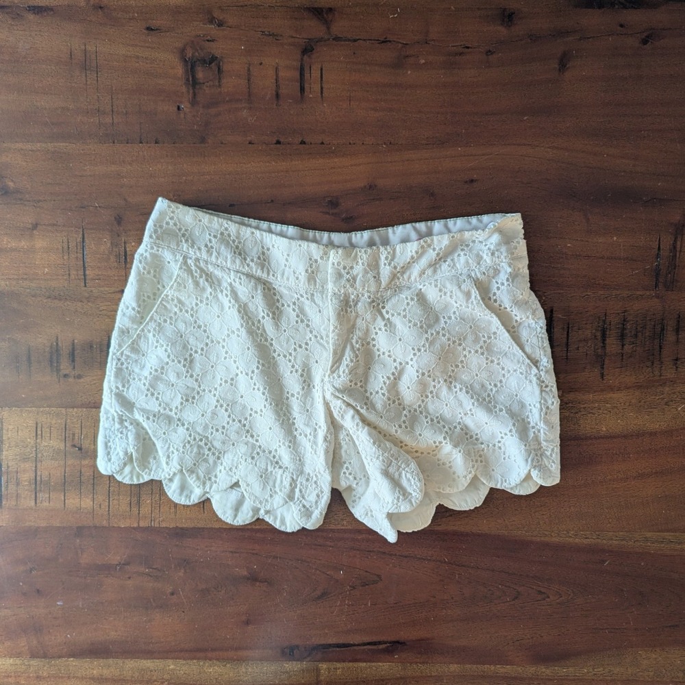 Lilly Pulitzer Buttercup Shorts White‎ Eyelet Lace Scalloped Hem Sz 00 Coquette